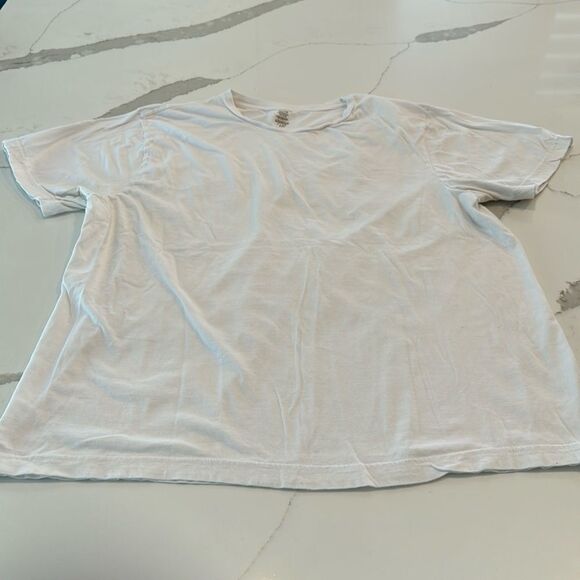 Van Heusen White XL Shirt. Soft - Picture 1 of 2